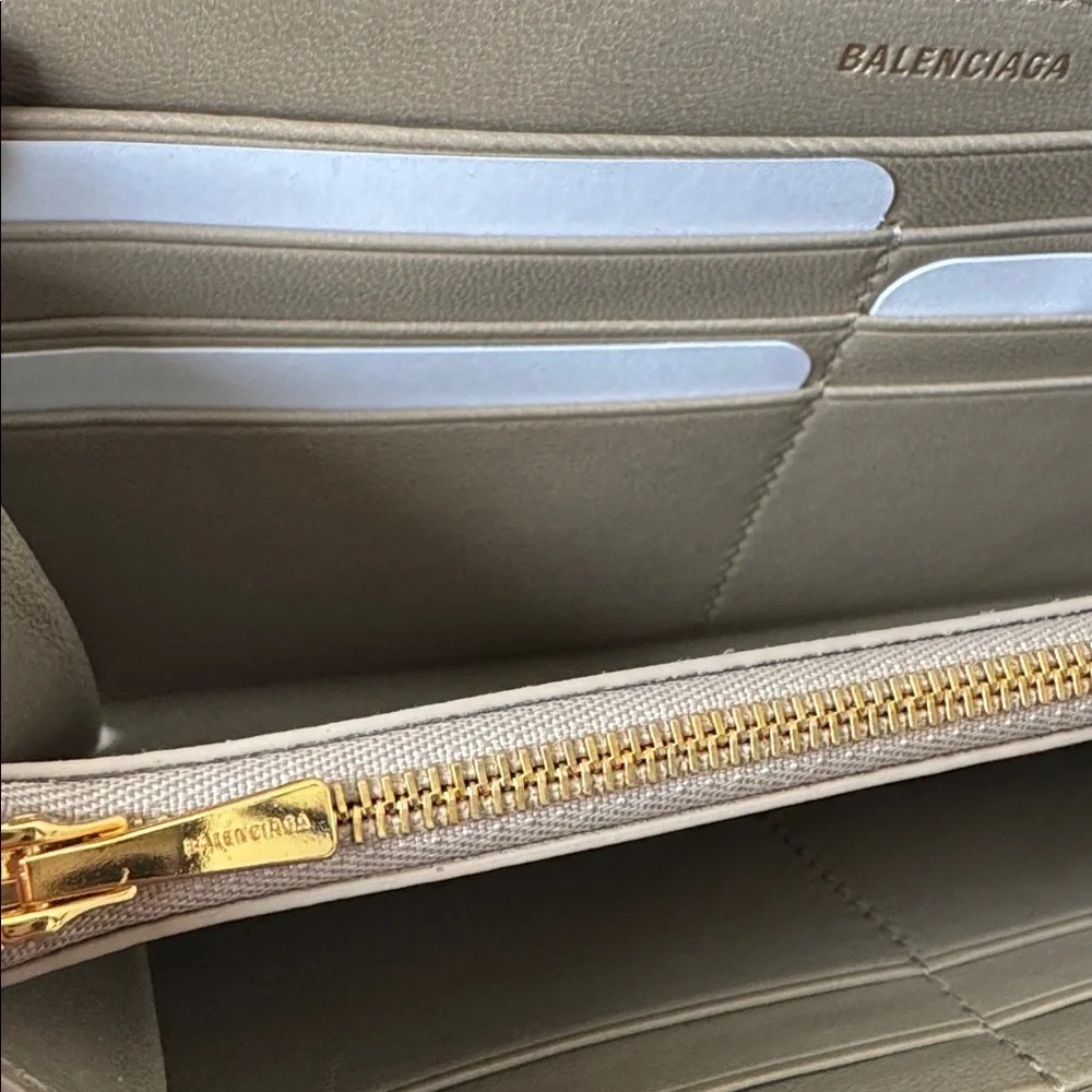 BALENCIAGA Beige leather wallet with embossed logo monogram-NWT - Picture 9 of 11